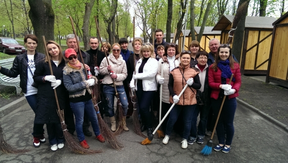 Працівники Департаменту охорони здоров’я навели лад у парку на Володимирській гірці – Тетяна Донченко